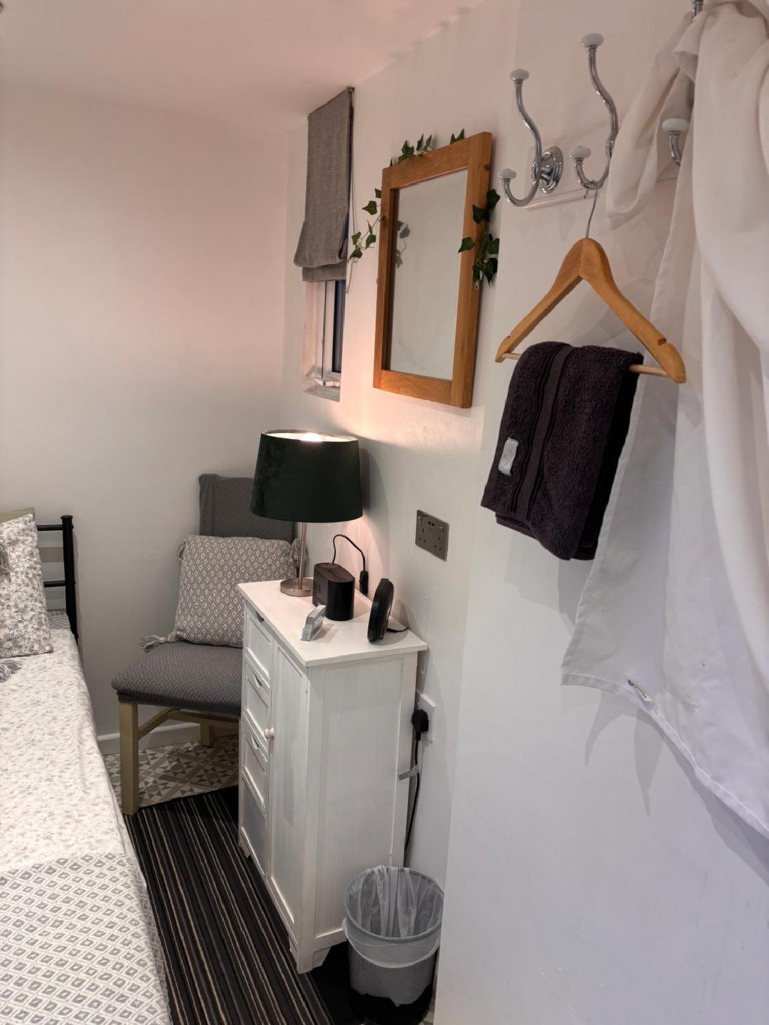 Private Access Small Room In Leicester Free Parking Drinks Exterior foto
